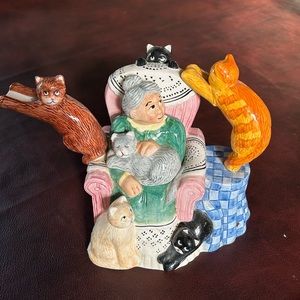 Vintage Lotus Old Lady in Chair with Cats Tea Pot